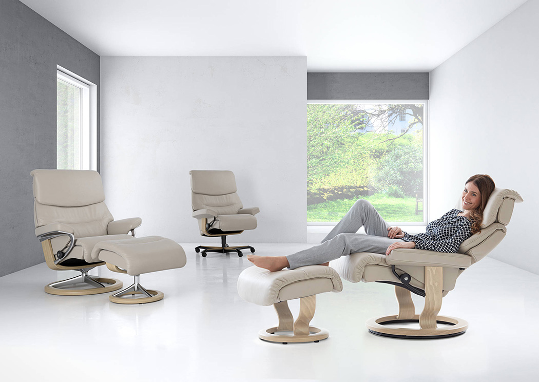 Capri Large Classic Chair & Ottoman,Stressless