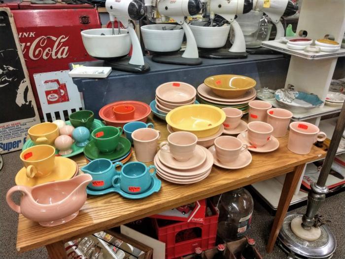 Fiestaware-Pyrex,Pre-Owned Furniture