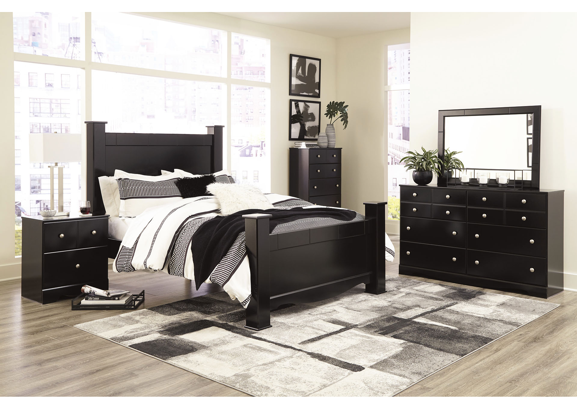 Mirlotown Queen Poster Bed w/ Chest, Nightstand, Dresser & Mirror,In-Store Product
