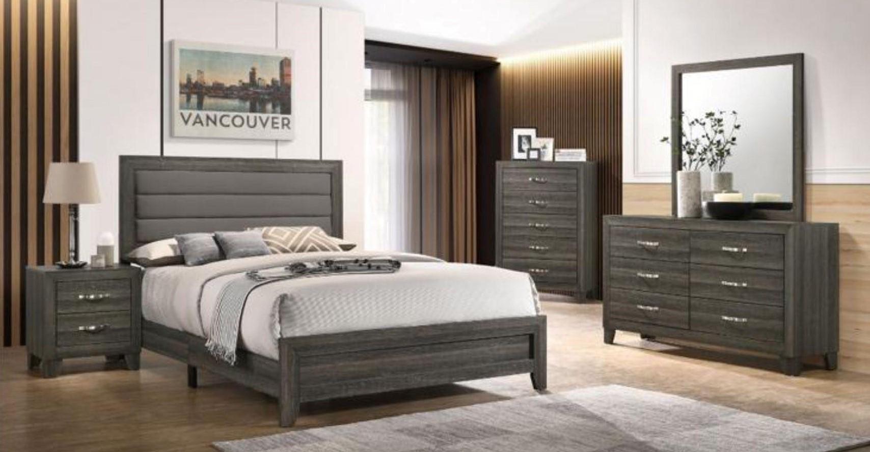 Queen Poster Bed w/ Nightstand, Chest, Dresser & Mirror,Instore