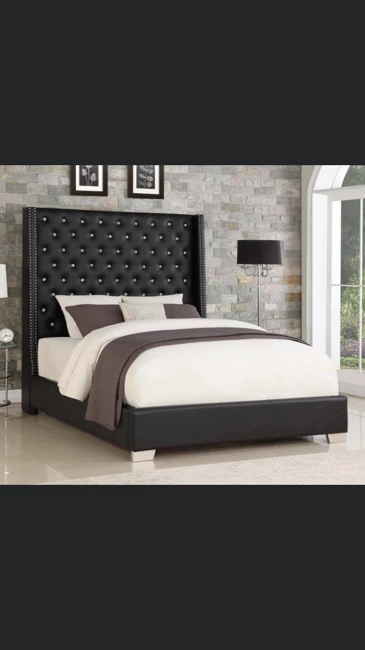Black Leather Bed Queen,Instore