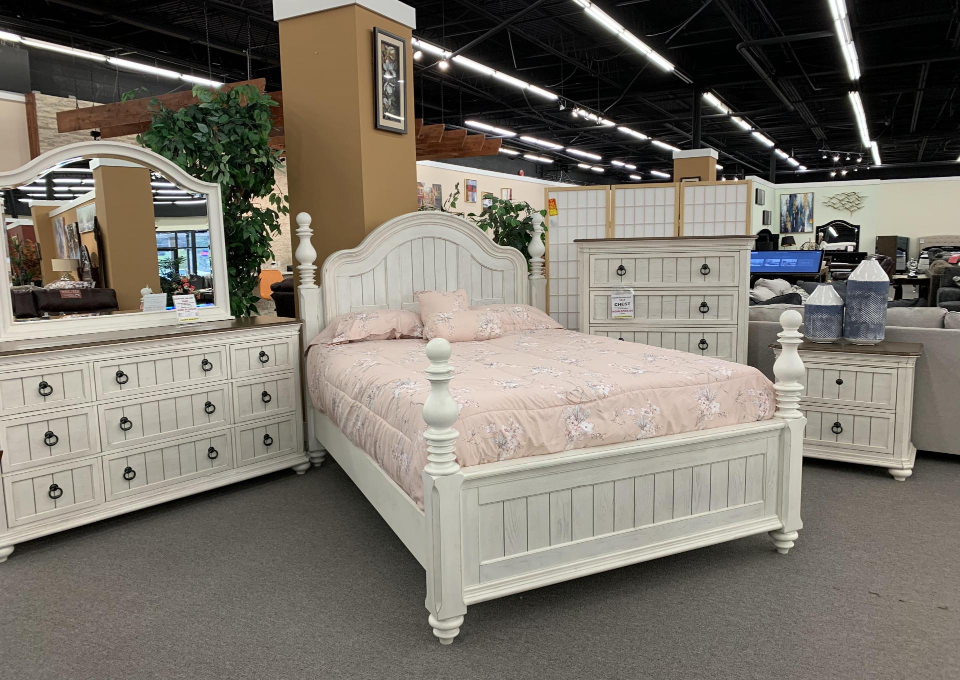 4 Piece Queen bedroom set in white,Store Brand