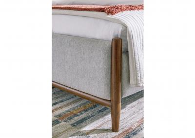 LYNCOTT KING UPHOLSTERED BED,ASHLEY FURNITURE INC.